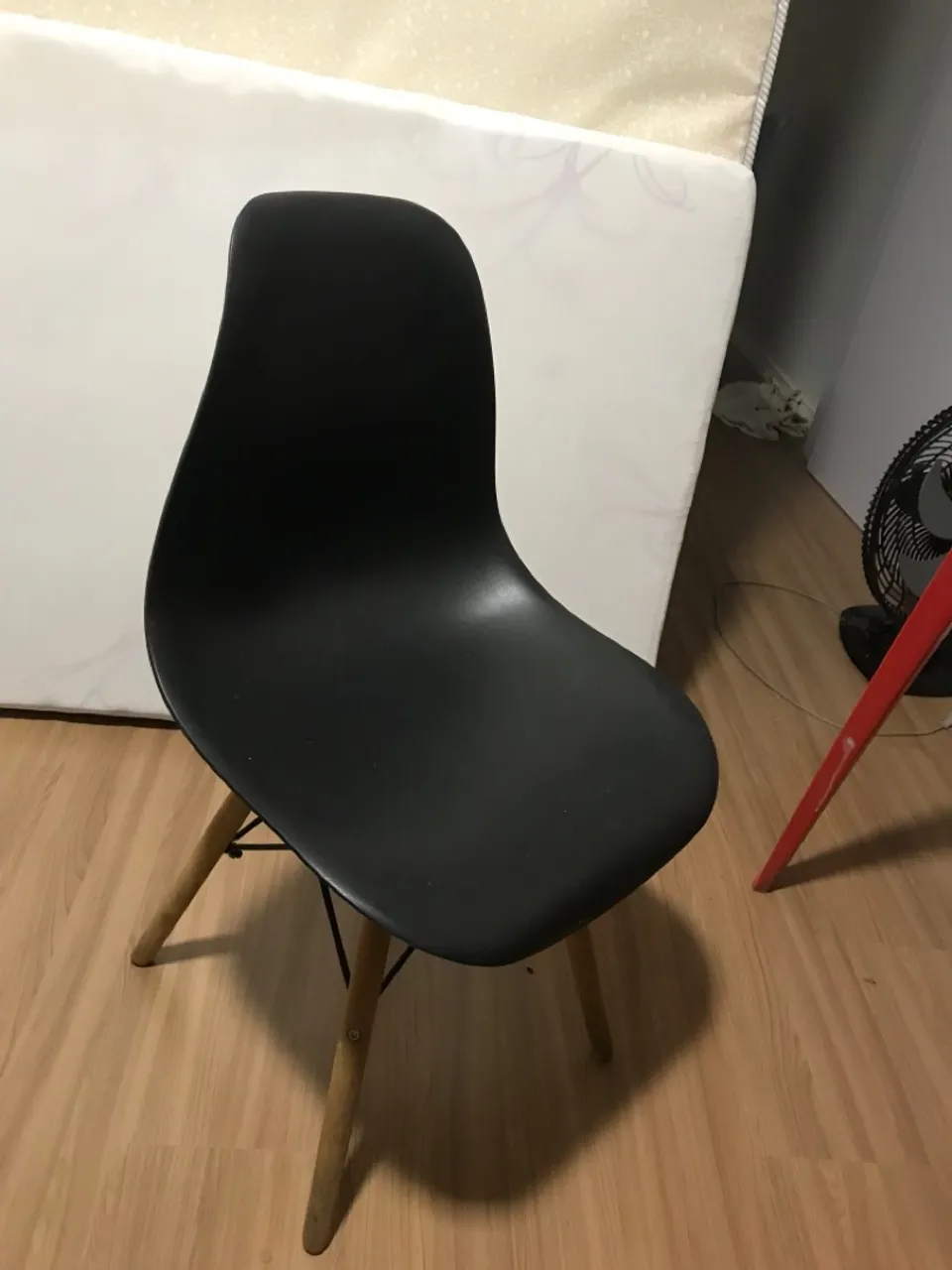 Cadeira Eames Eiffel Preta