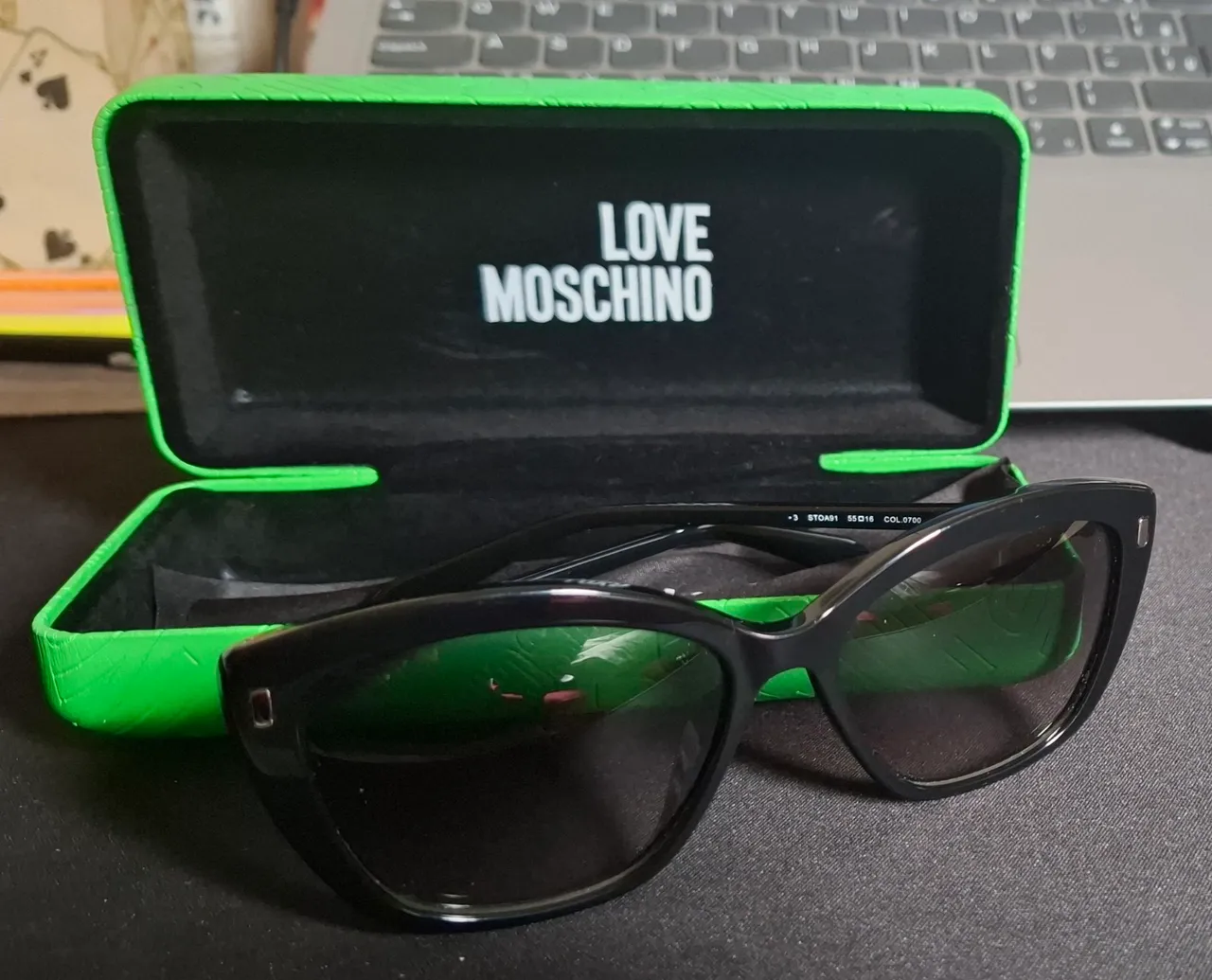 Óculos de Sol Feminino Moschino