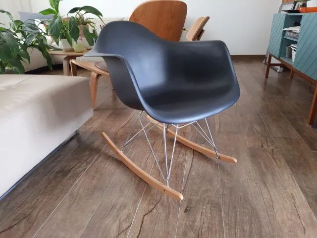 Cadeira de balanço Eames
