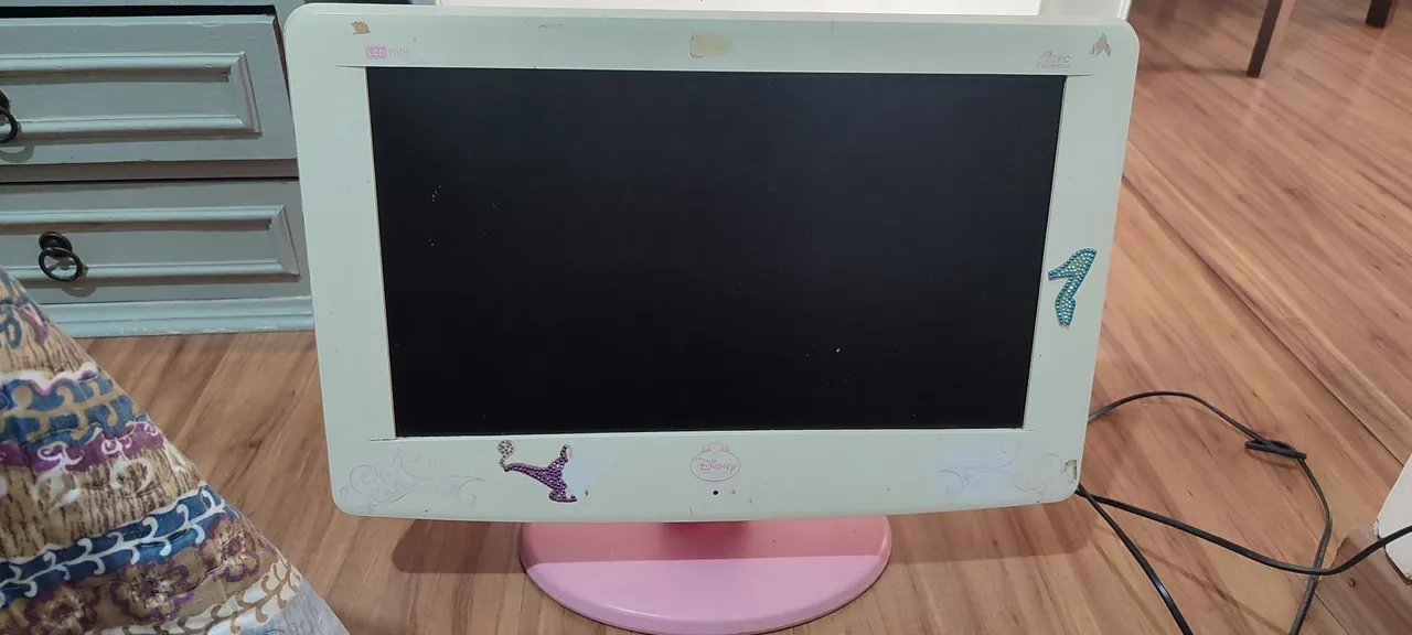 Tv Lcd DisneybPrincesas (Não liga acende só o led)