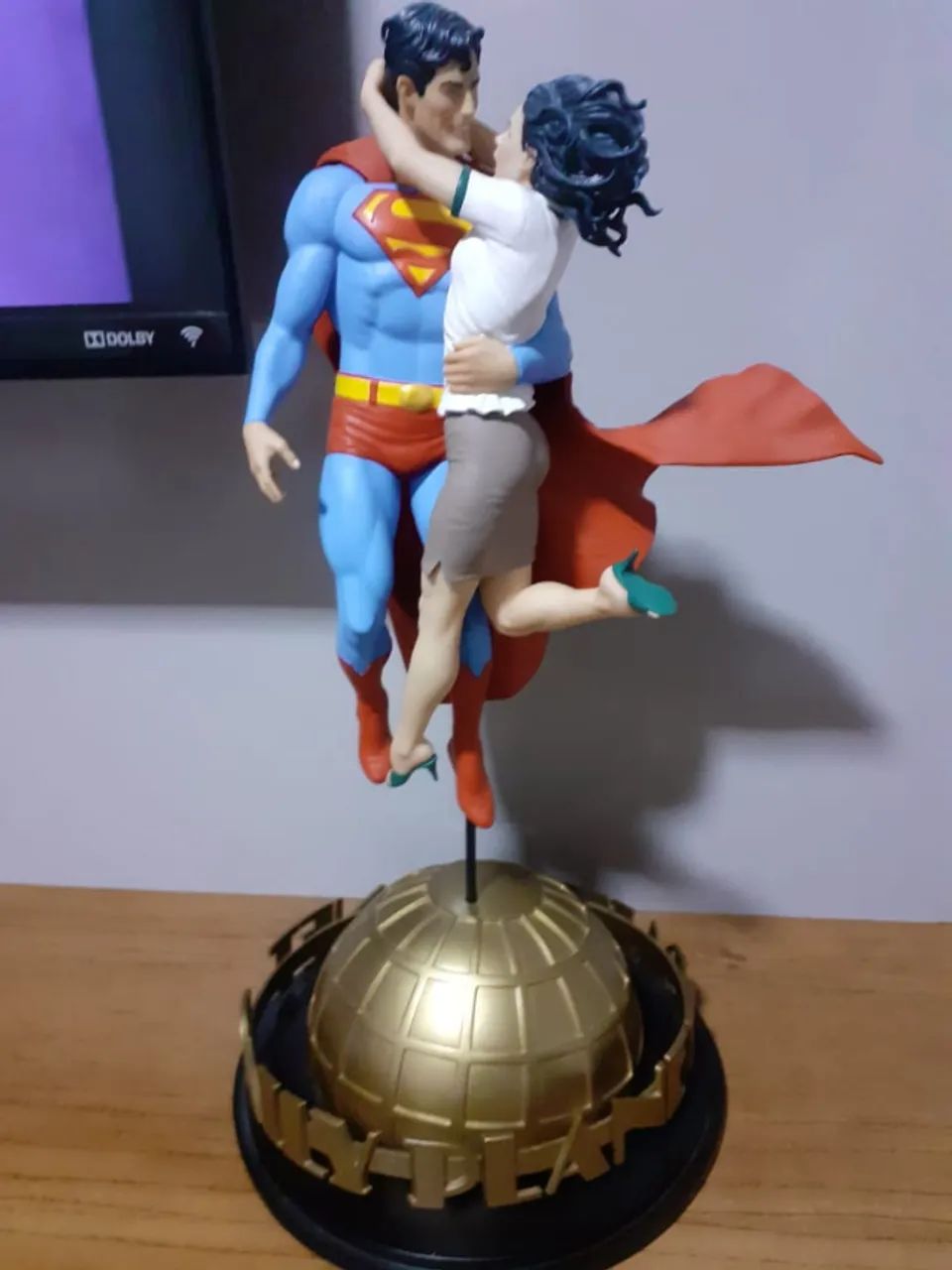 estatueta da lois e superman Gary Frank - Foto 2
