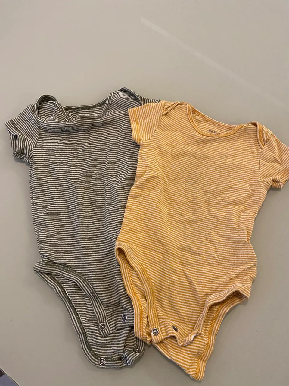 2 bodies Carters quase novo 6 meses 