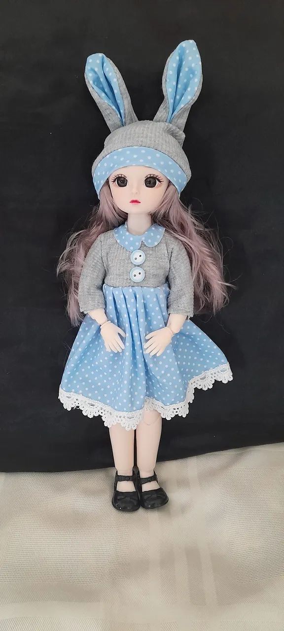 Linda boneca com roupa e chapéu de coelha - Foto 2