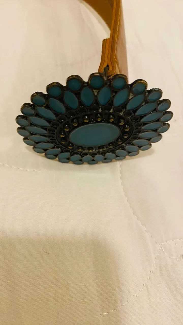 Cinto Feminino Couro Bege com Fivela Azul da Sapatella NOVO ZERO - Foto 3