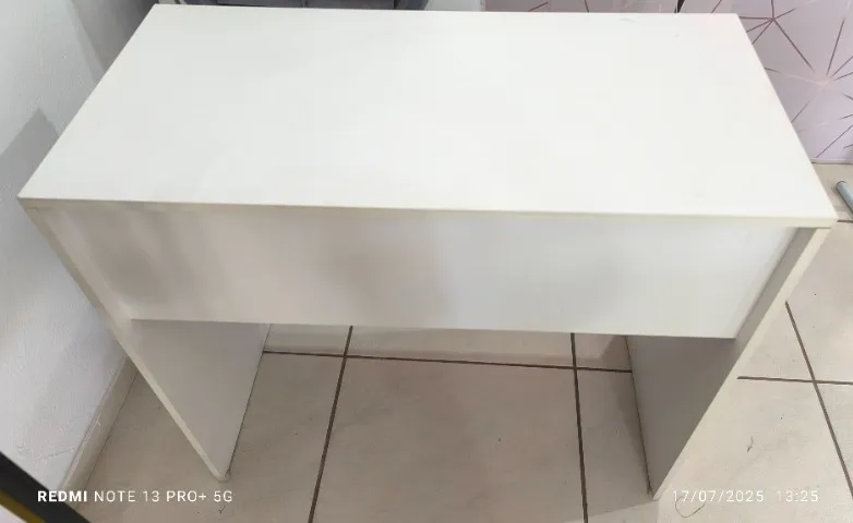 Mesinha com gaveta branca