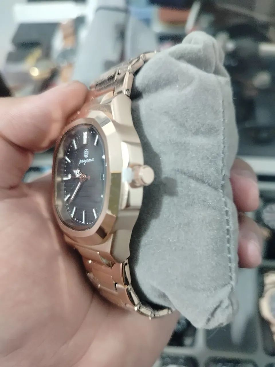 Relógio Masculino Dourado Elegante a prova de água  - Foto 4