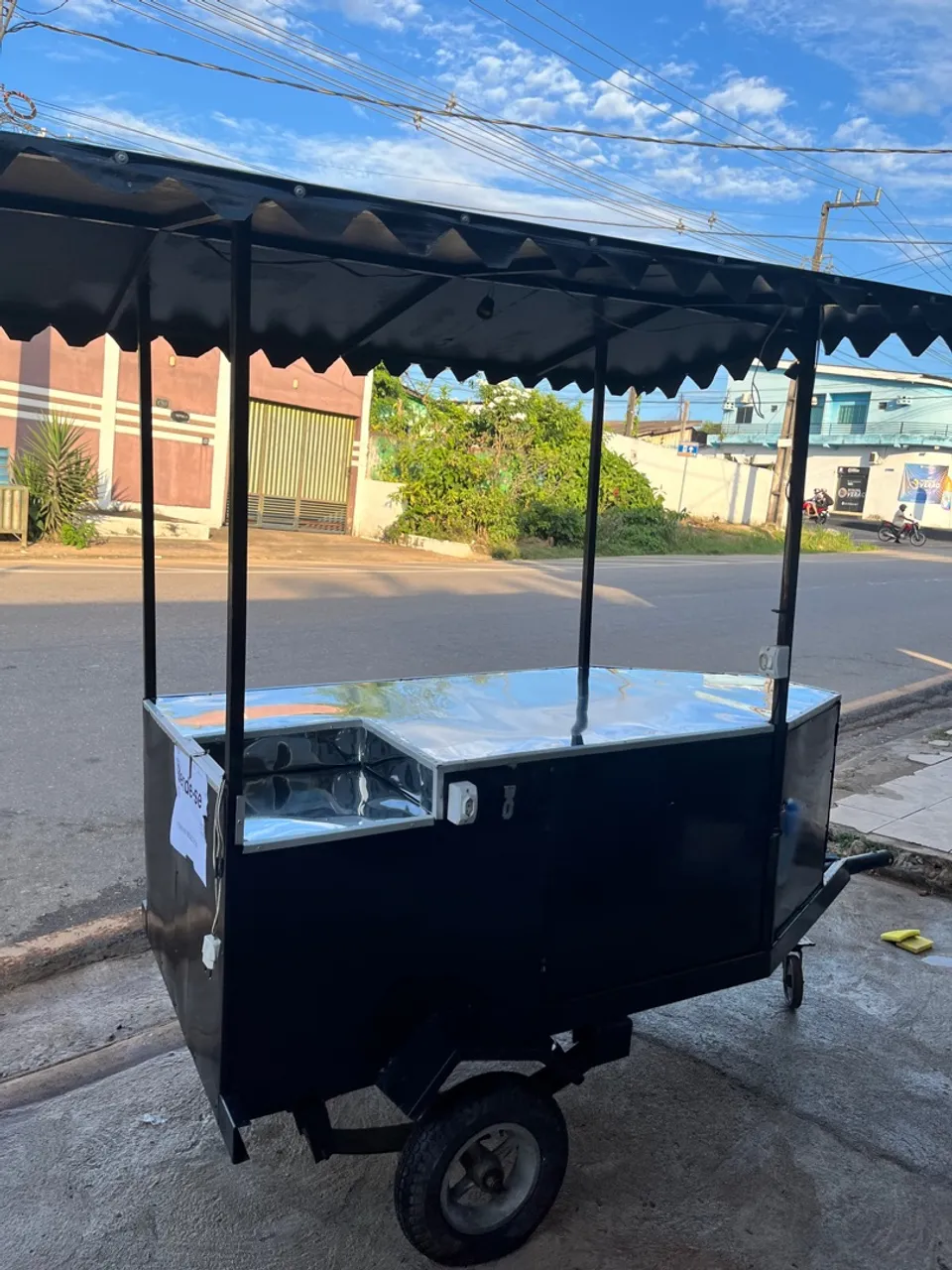 Carrinho de lanches com cobertura