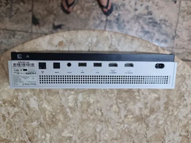 X BOX ONE S 1 TERA IMPECÁVEL BH - Foto 2