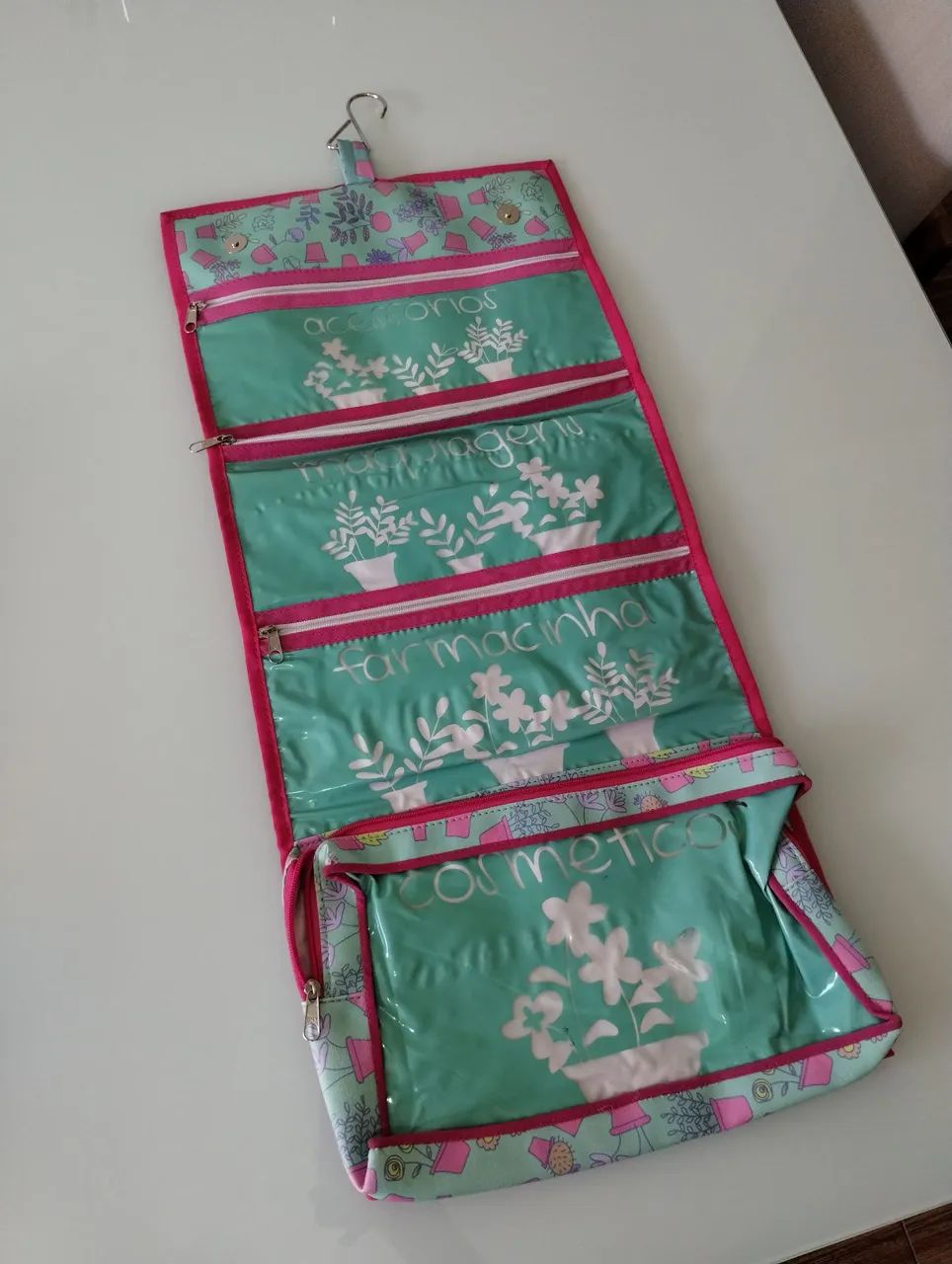 Necessaire organizadora pendurável