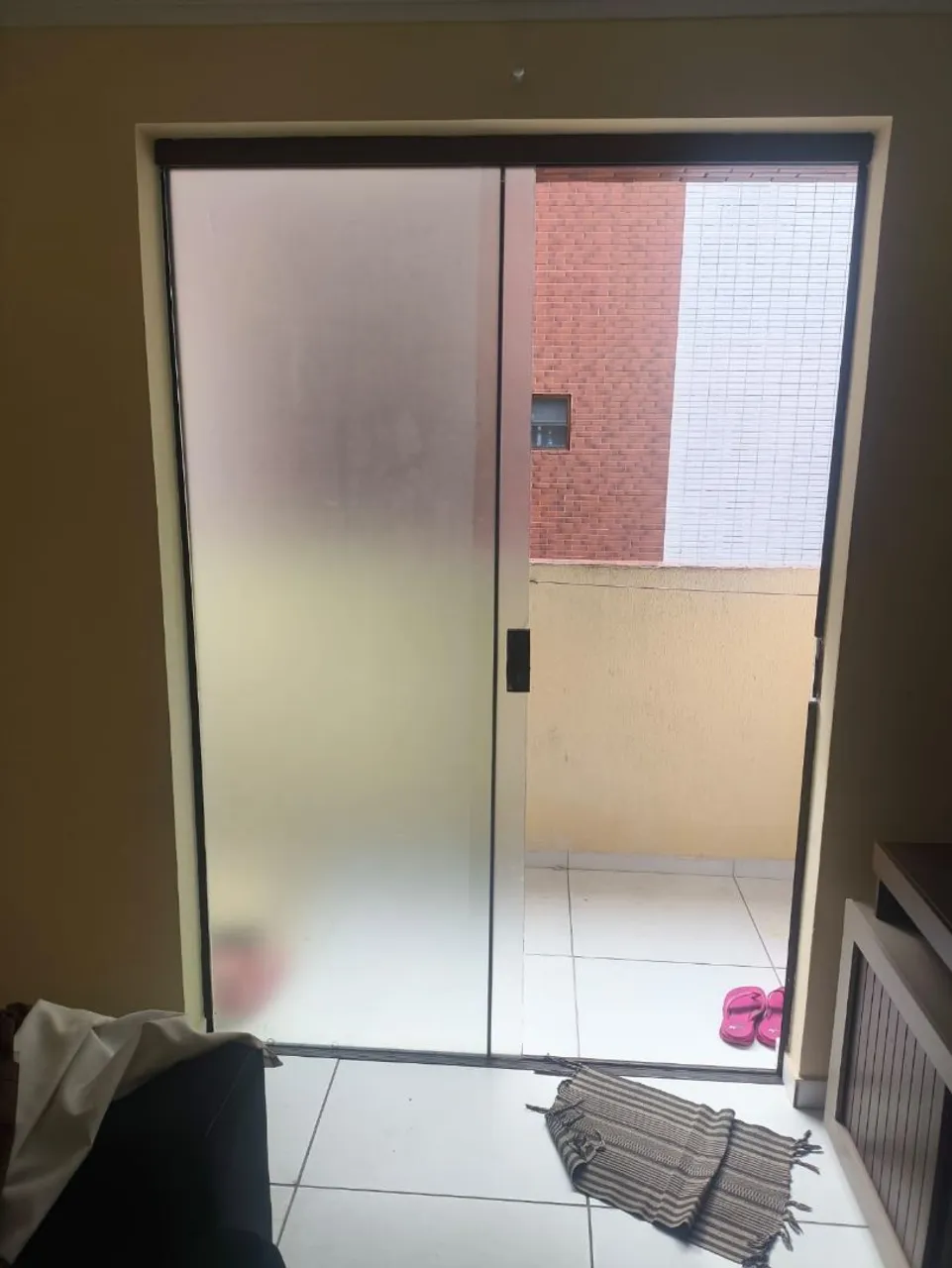 Porta de Vidro com Película de Proteção