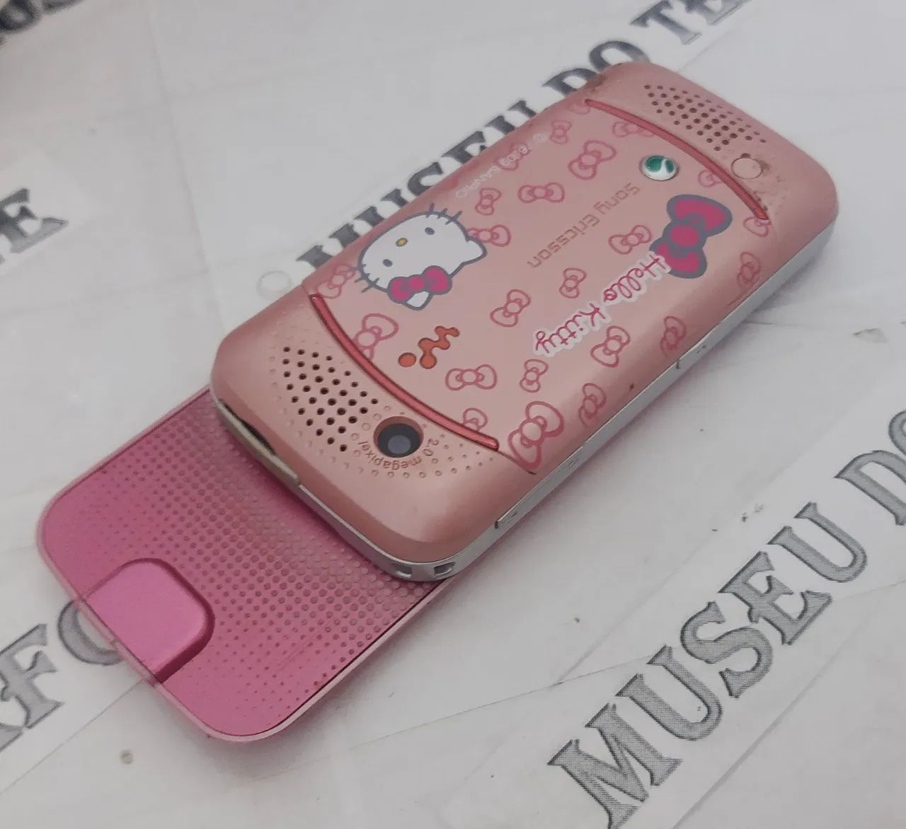 SONY ERICSSON HELLO KITTY rosa celular antigo RELIQUIA impecável  - Foto 3