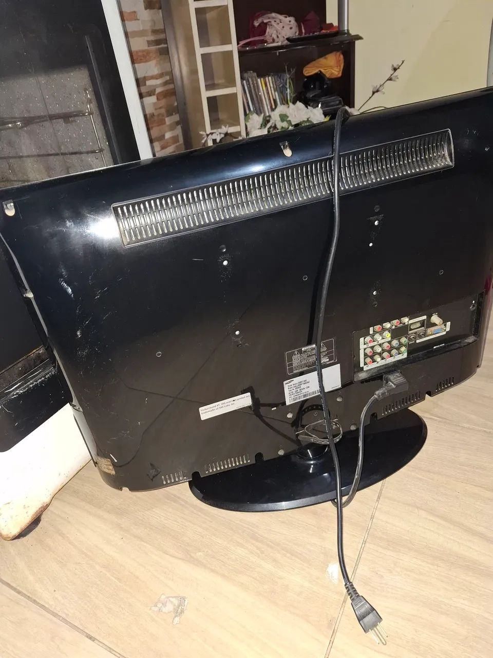 Tv com defeito porém dando pra assistir  - Foto 5