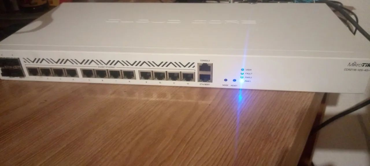 Roteador MikroTik CCR2116-12G-4S- - 12 Portas Gigabit Ethernet