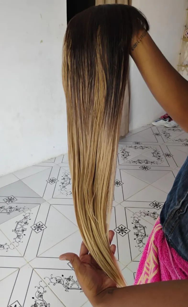Peruca loira com luzes