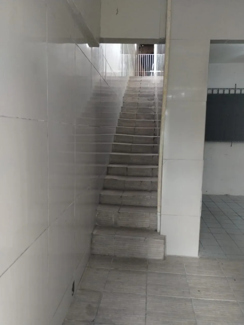 Vende se prédio com uma casa no térreo e dois Apt no primeiro andar