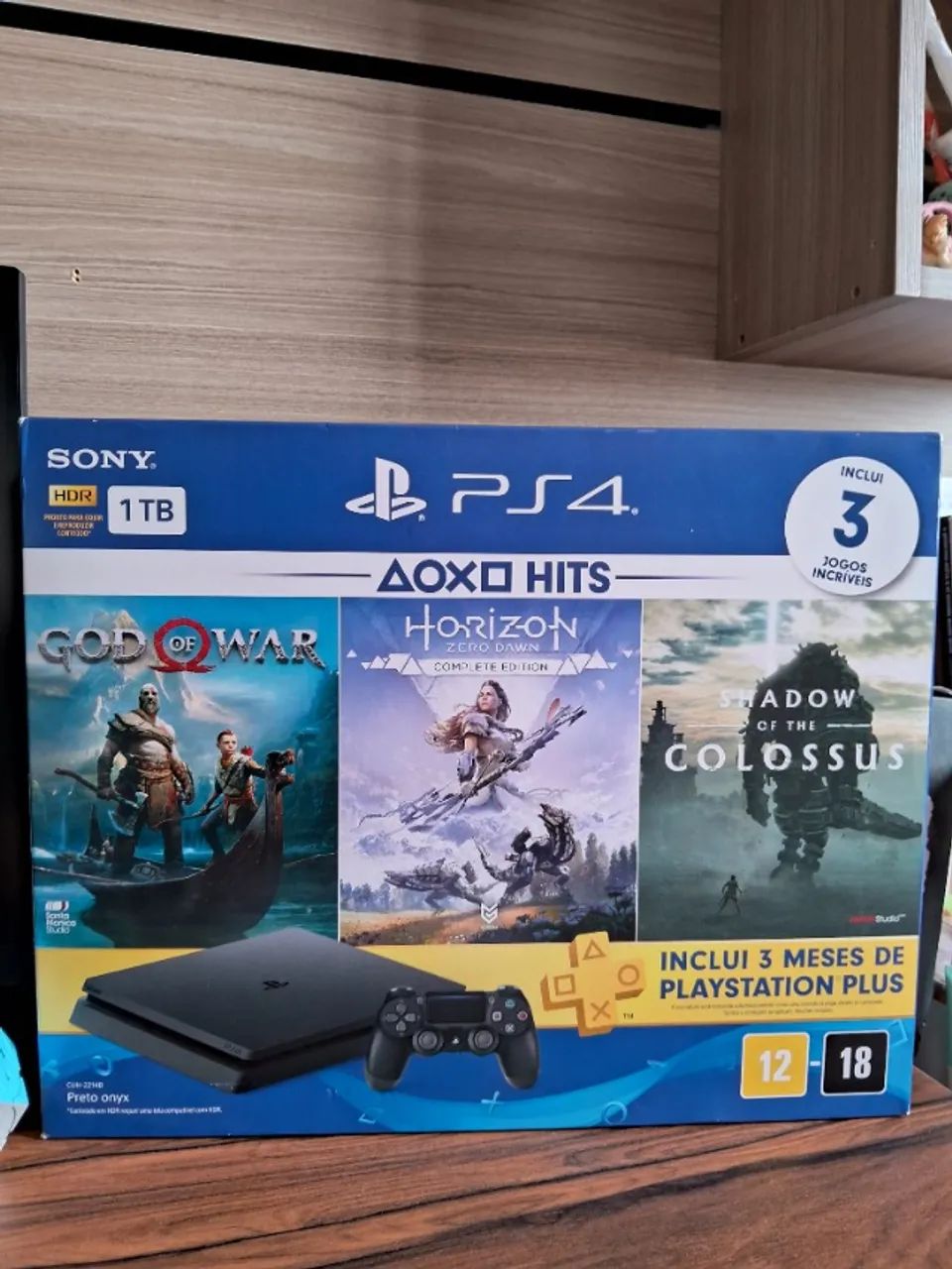 Vendo ps4 1tb seminovo 1 controle + 11 jogos