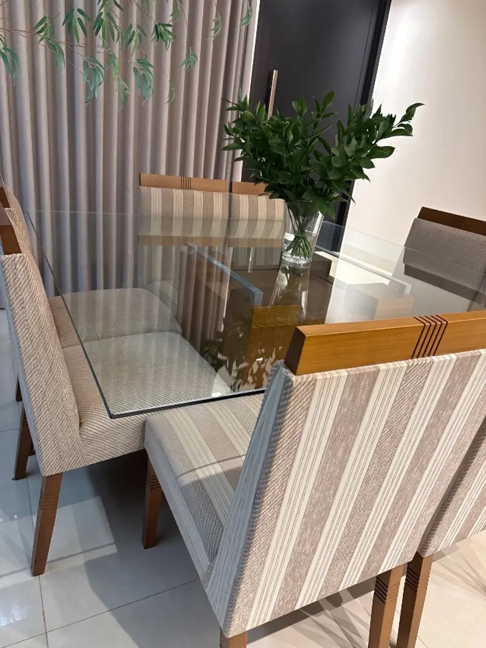 Mesa de jantar de vidro quadrada com 8 lugares 