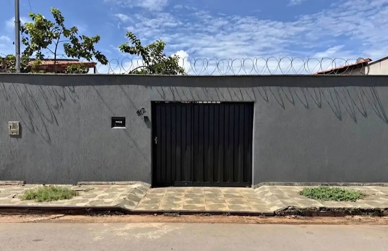 CASA NO DISTRITO 