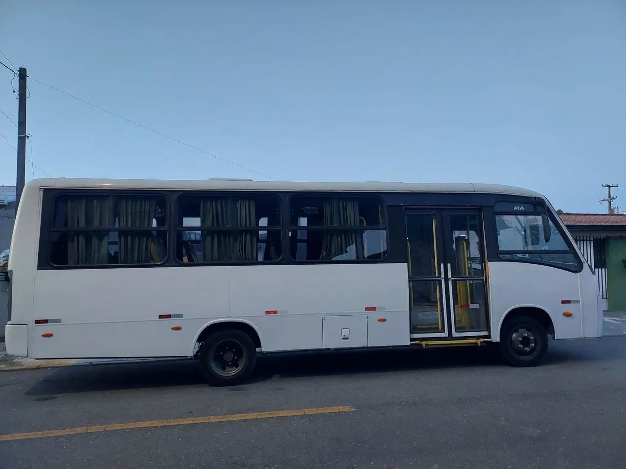 Mcro onibus com elevador,  ano 2012 valor: 105 mil - Foto 5