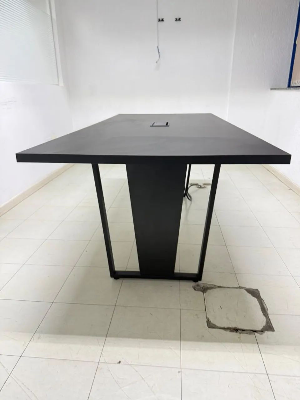 Mesa de reunião / trabalho com tomada - Foto 2
