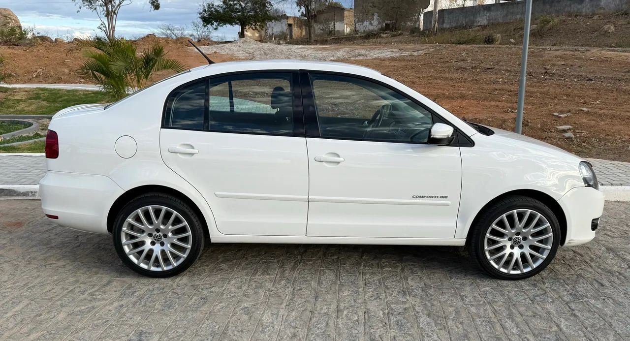 Volkswagen Polo Sed. Comfort. 1.6 MI Tot. Flex 8V 2013 - Foto 2