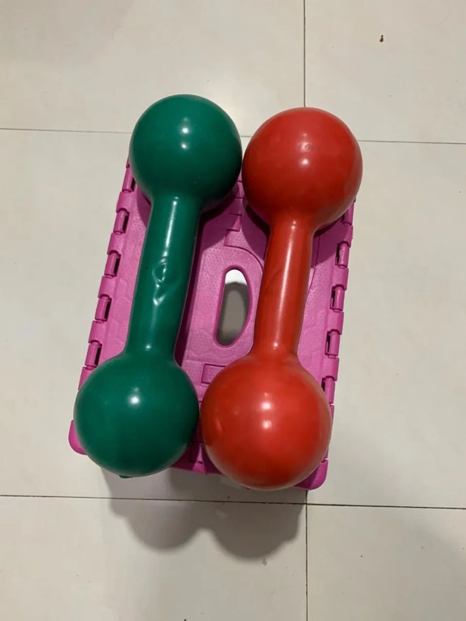 200 reais pelos 2 halteres juntos (6 e 7kgs) - Foto 2