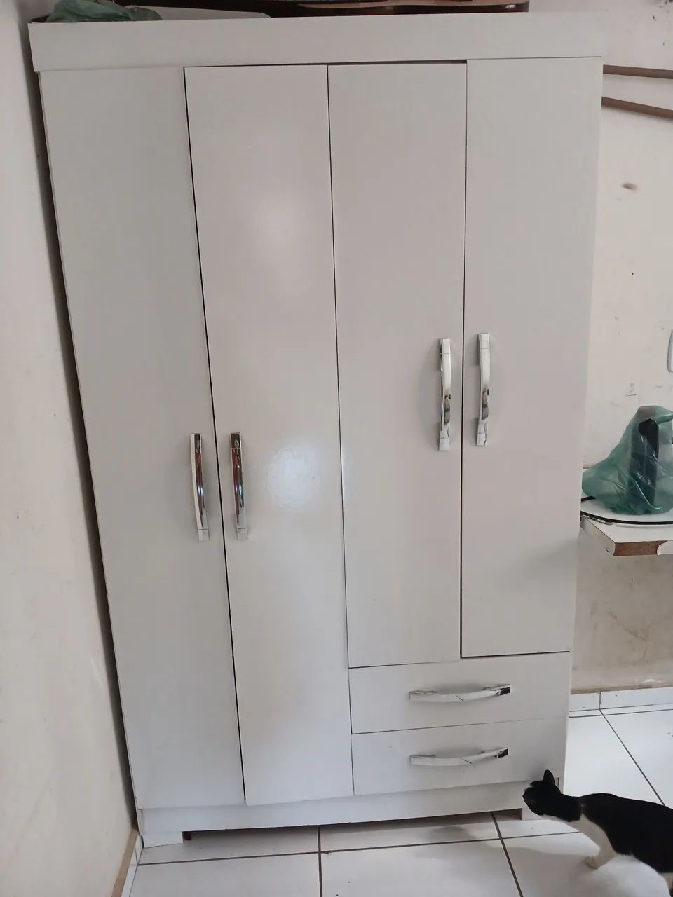 Guarda roupas solteiro