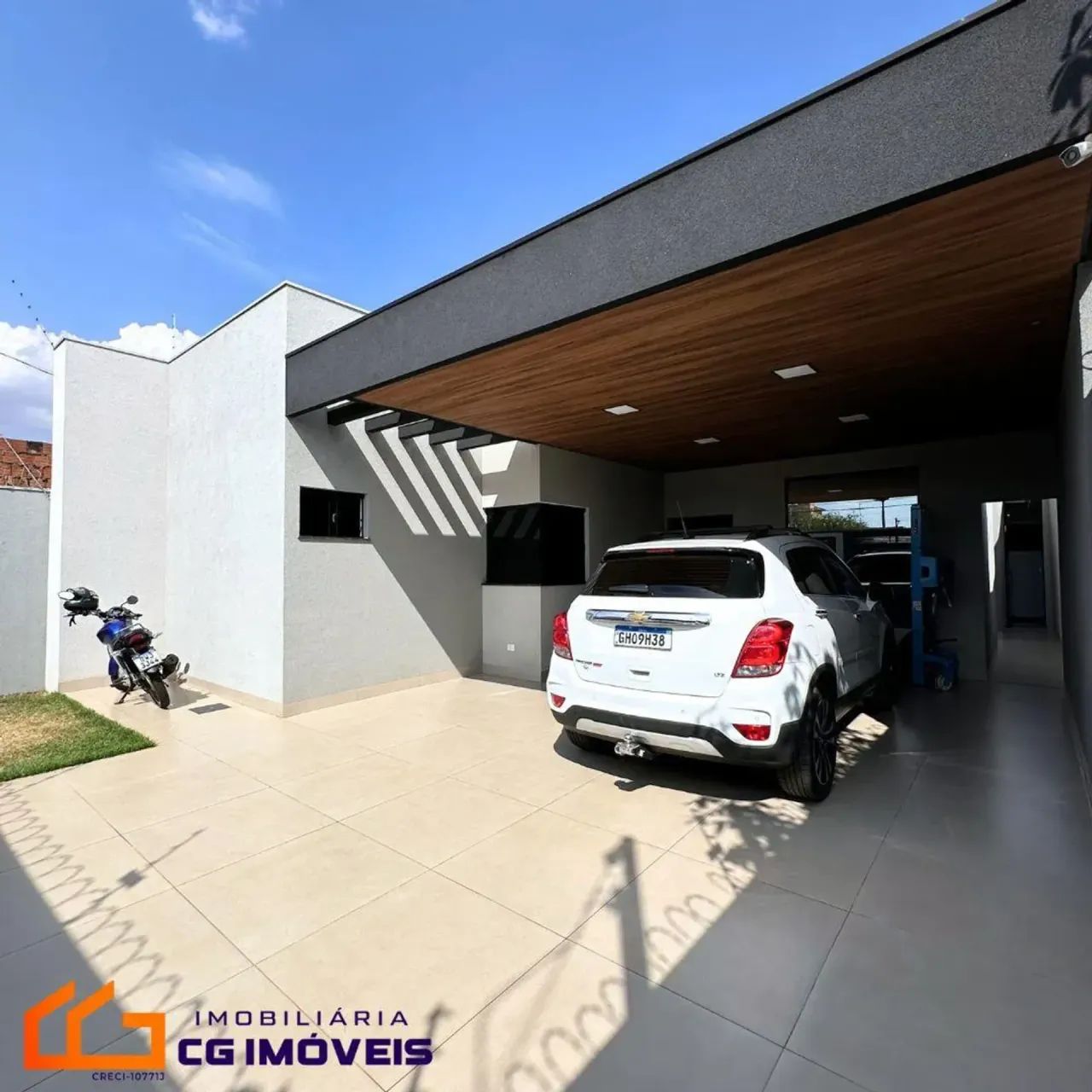 Com piscina, placa solar e planejado - Foto 2