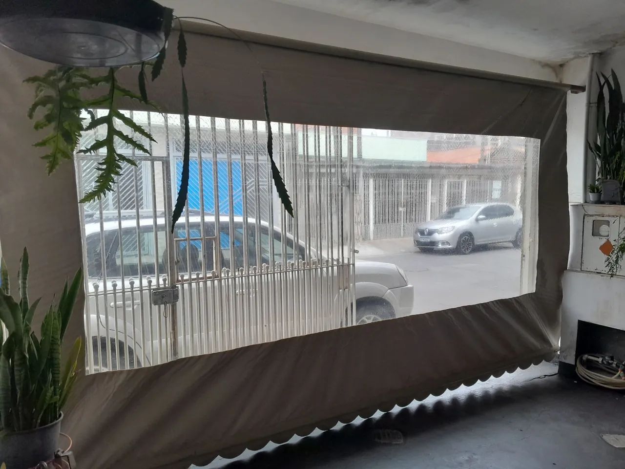 Todo retrátil com janela transparente