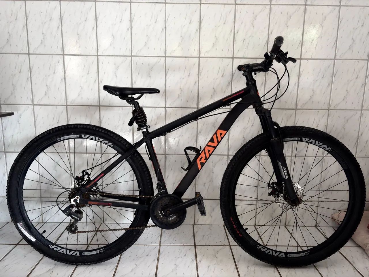 Bicicleta RAVA aro 29 câmbio Shimano - Foto 5