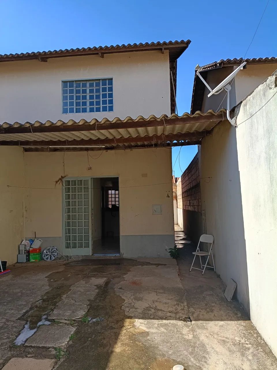 Alugo sobrado 2/4 garagem coberta.