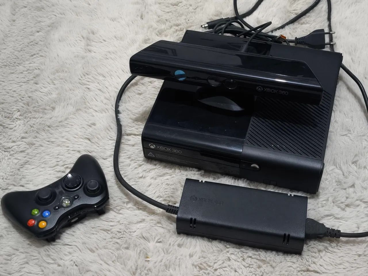 Console Xbox 360 E (Super Slim), sensor Kinect e fonte de alimentação original. - Foto 2