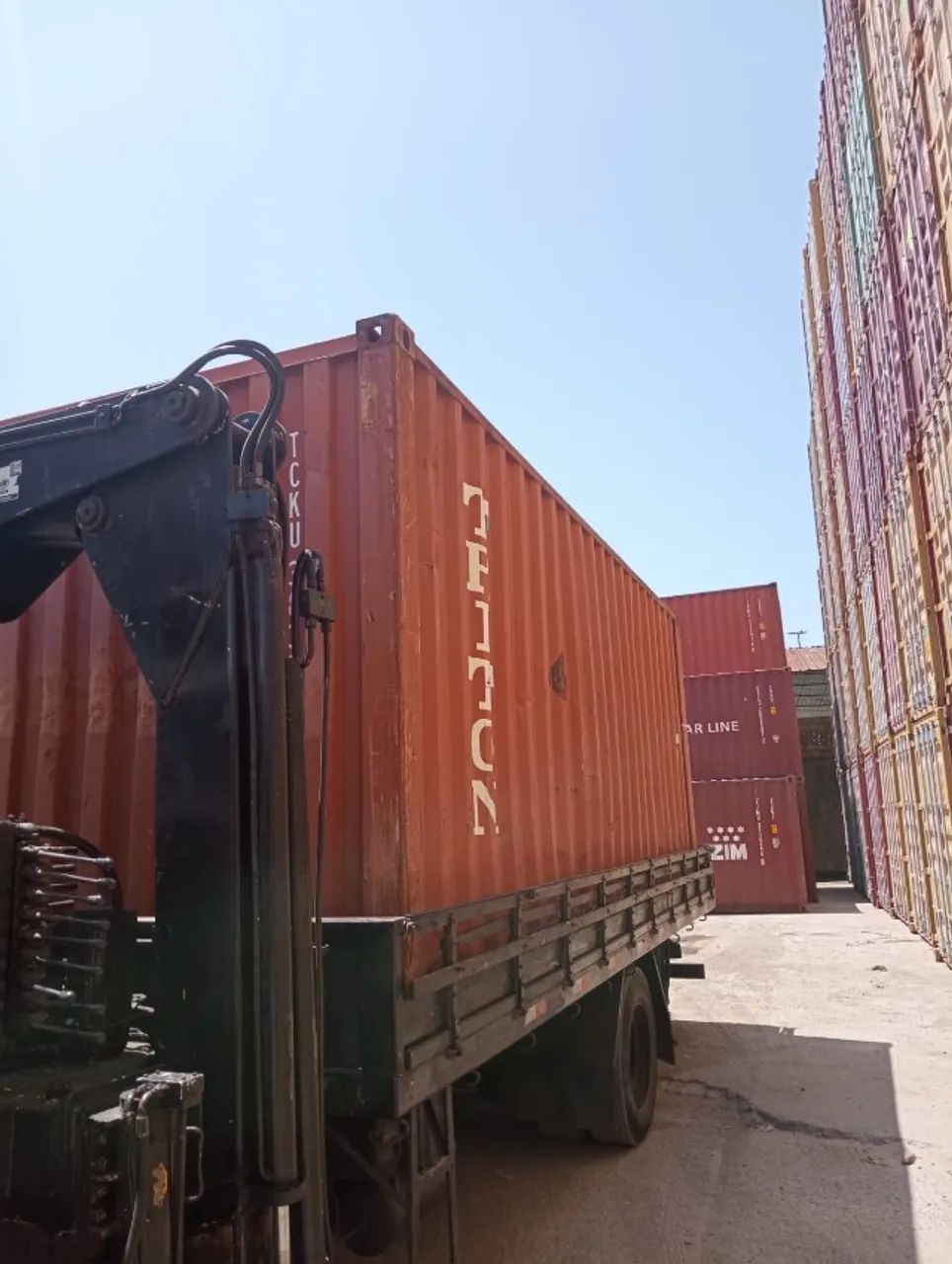 Container de 6 e 12 metros 