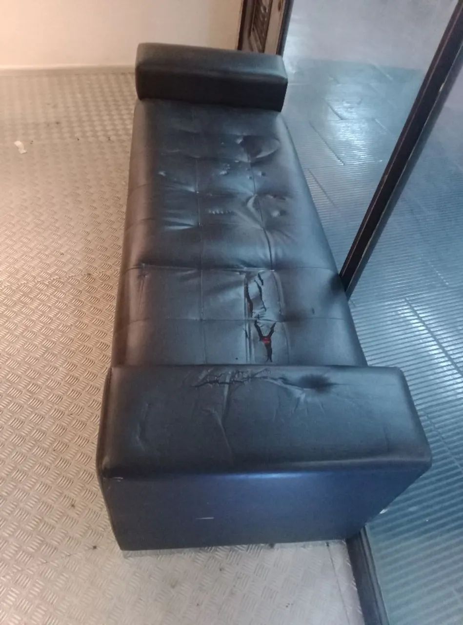 Sofá 3 Lugares Preto - Ideal para Reforma ou Revestimento - Foto 2