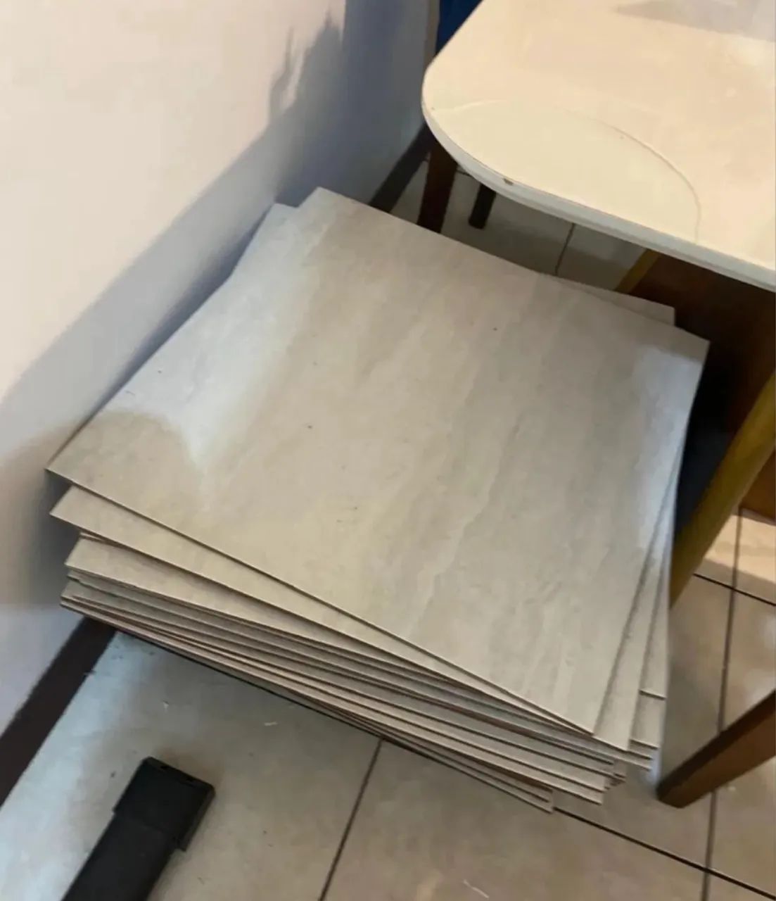 Cerâmicas - 58 cm cada lado - nunca usadas - em torno de 40