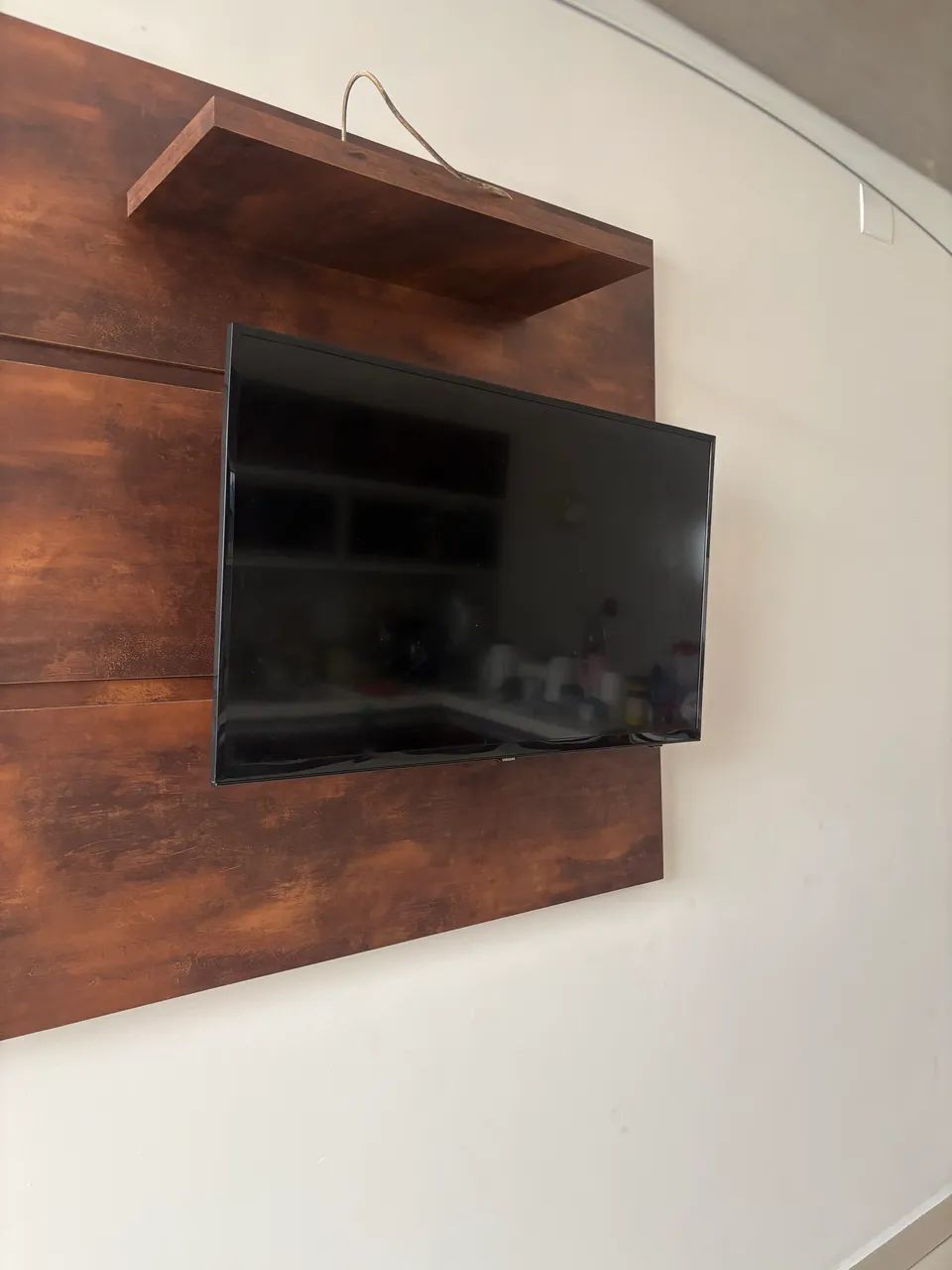 TV SANSUNG 40 polegadas + painel de madeira  - Foto 2