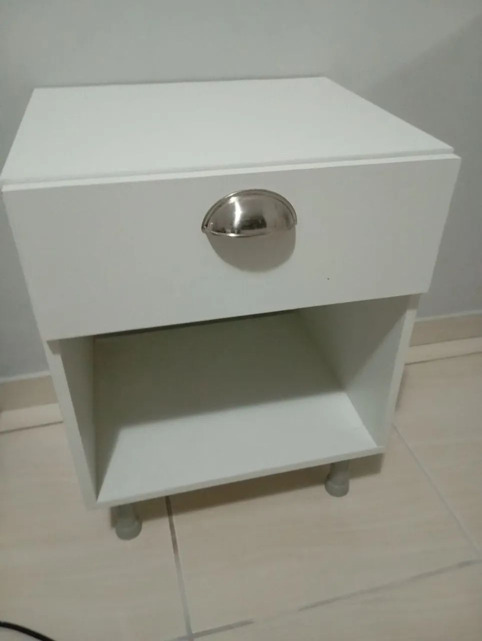 Linda mesa de cabeceira  - Foto 2