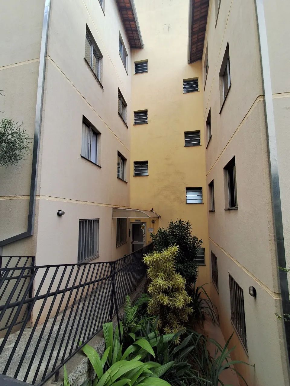 Apartamento de 2 quartos no Camargos excelente localização - Foto 2