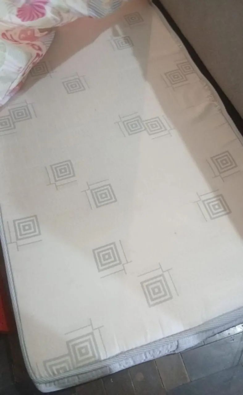 Cama e colchão 