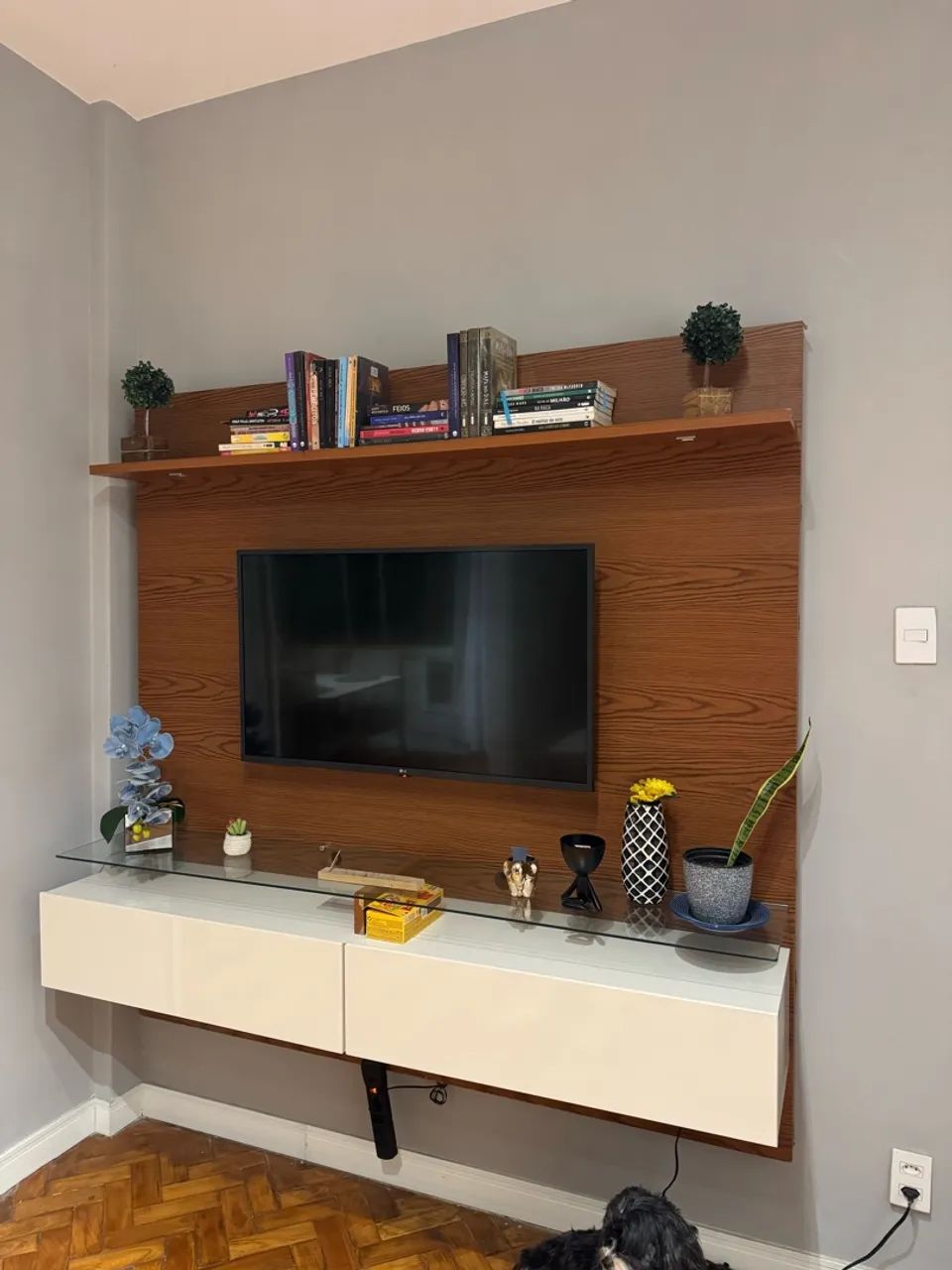 Painel completo com rack e prateleira