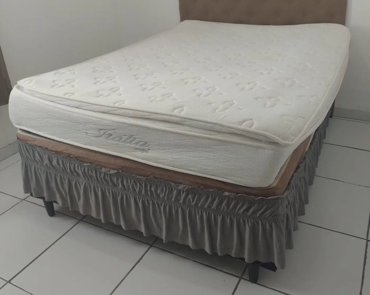 Cama box e colchão de casal 