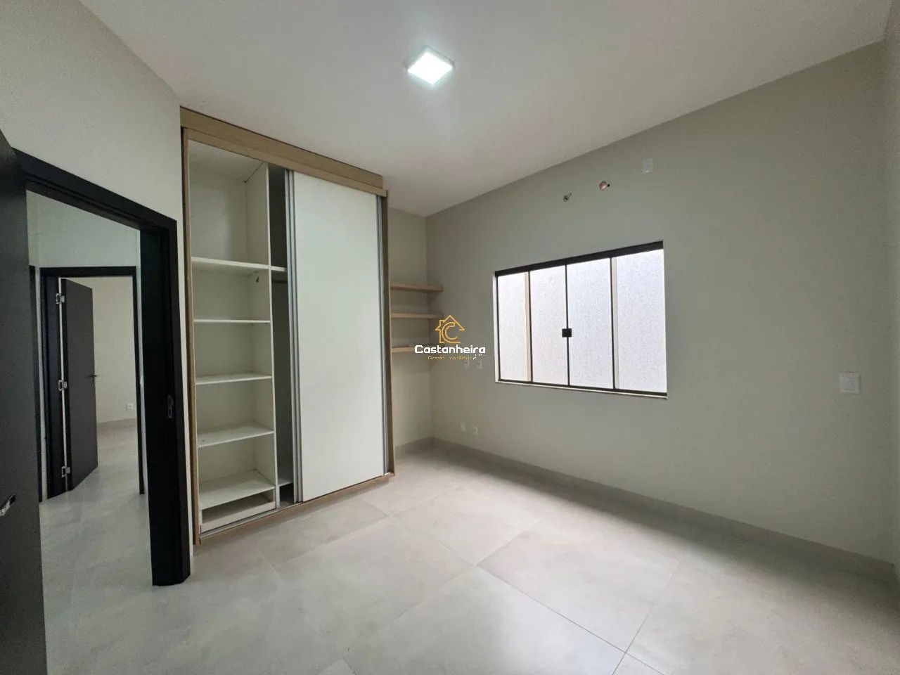 Casa com Edícula Gourmet - 03 Quartos sendo 01 Suíte Master com Closet e Banheira em Área  - Foto 7