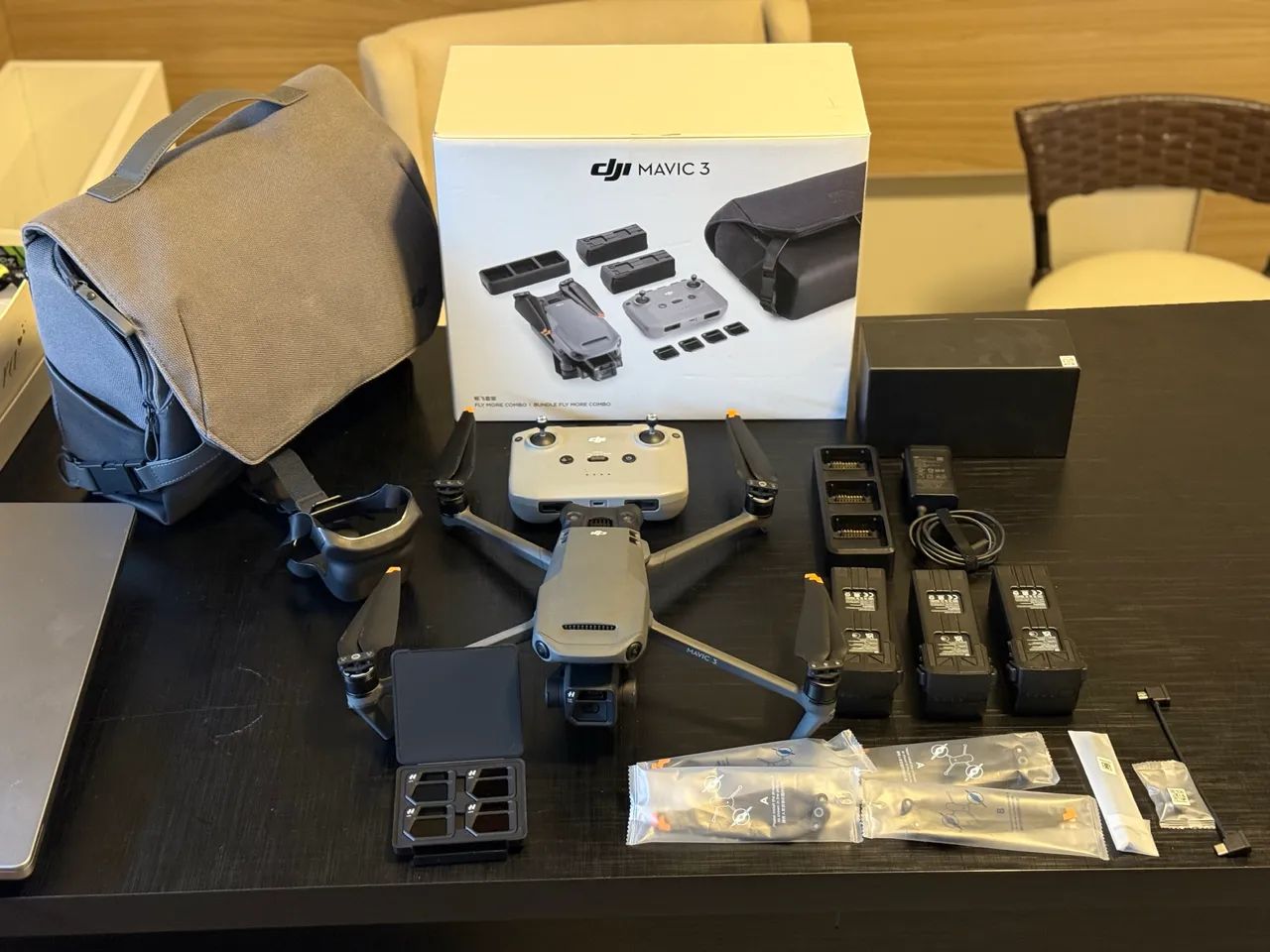 DJI Mavic 3 - Combo FlyMore - Foto 2