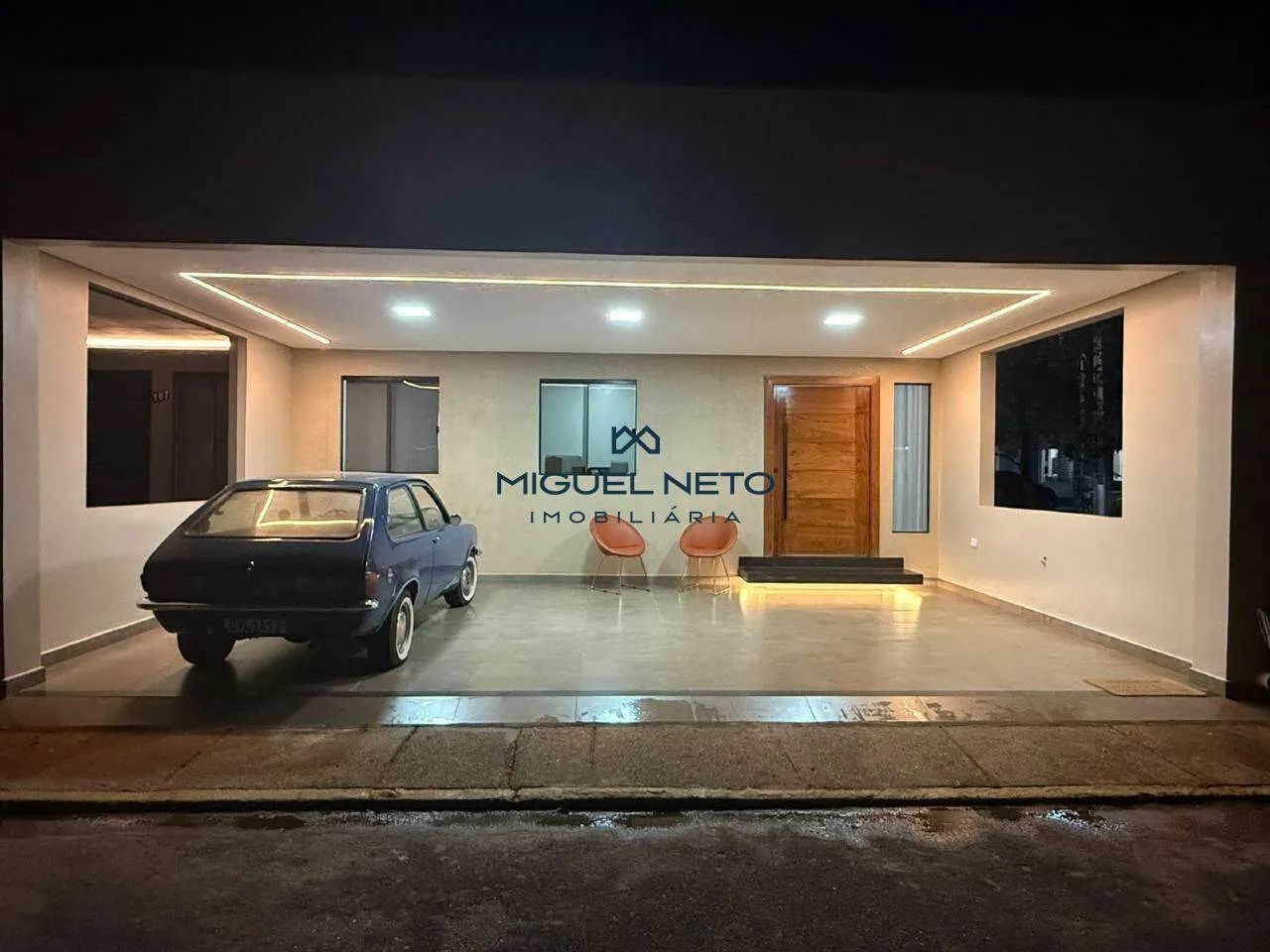 CASA DE ESQUINA, MODIFICADA E PORTEIRA FECHADA NO CONDOMÍNIO ÍRIS