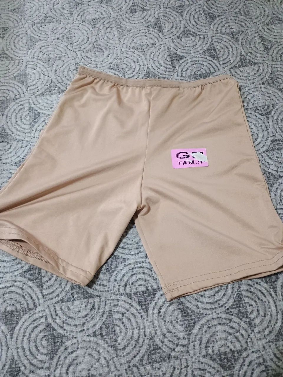 Roupa nova é usada, roupa masculina e feminina  - Foto 2