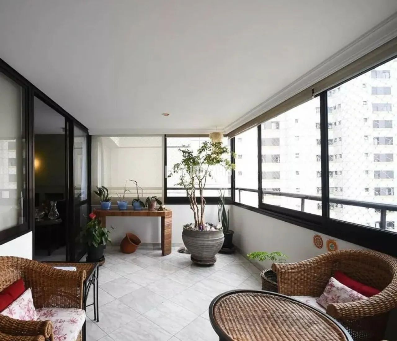 Apartamento à venda com 185m², 3 quartos e 3 vagas.