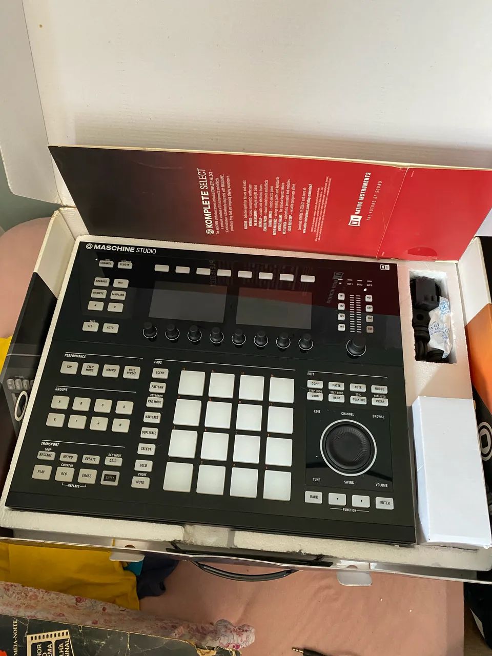 Controlador Native Instruments Maschine Studio na caixa (impecável) - Foto 3