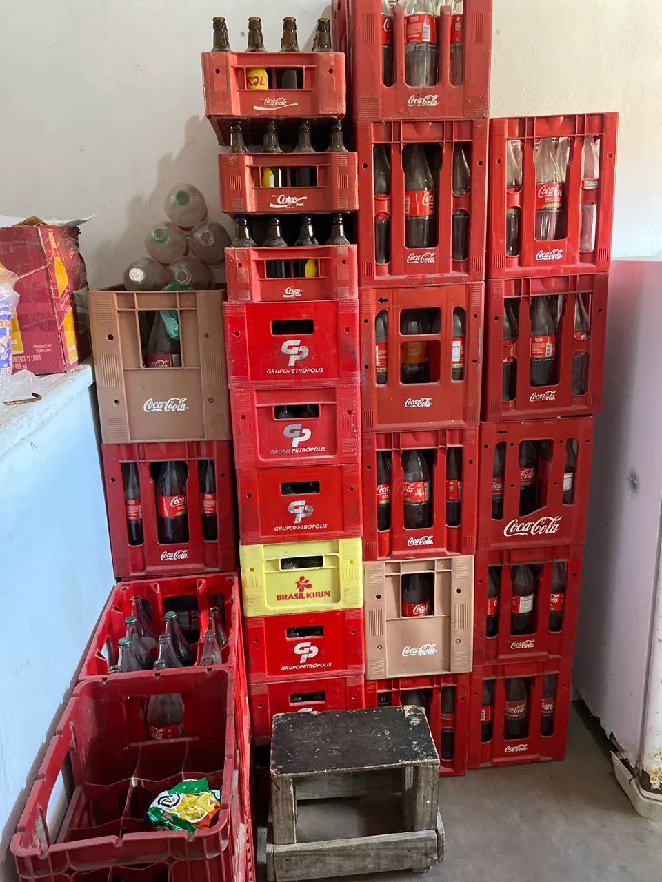 Vende-se caixas de coca cola 1 e 2 litros 