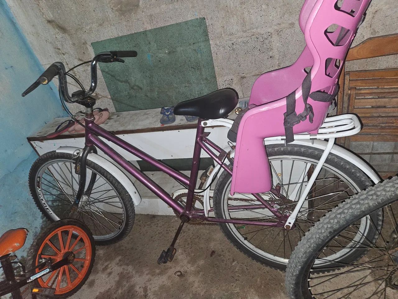 Vendo bicicleta 450 reais com a cadeirinha  - Foto 2