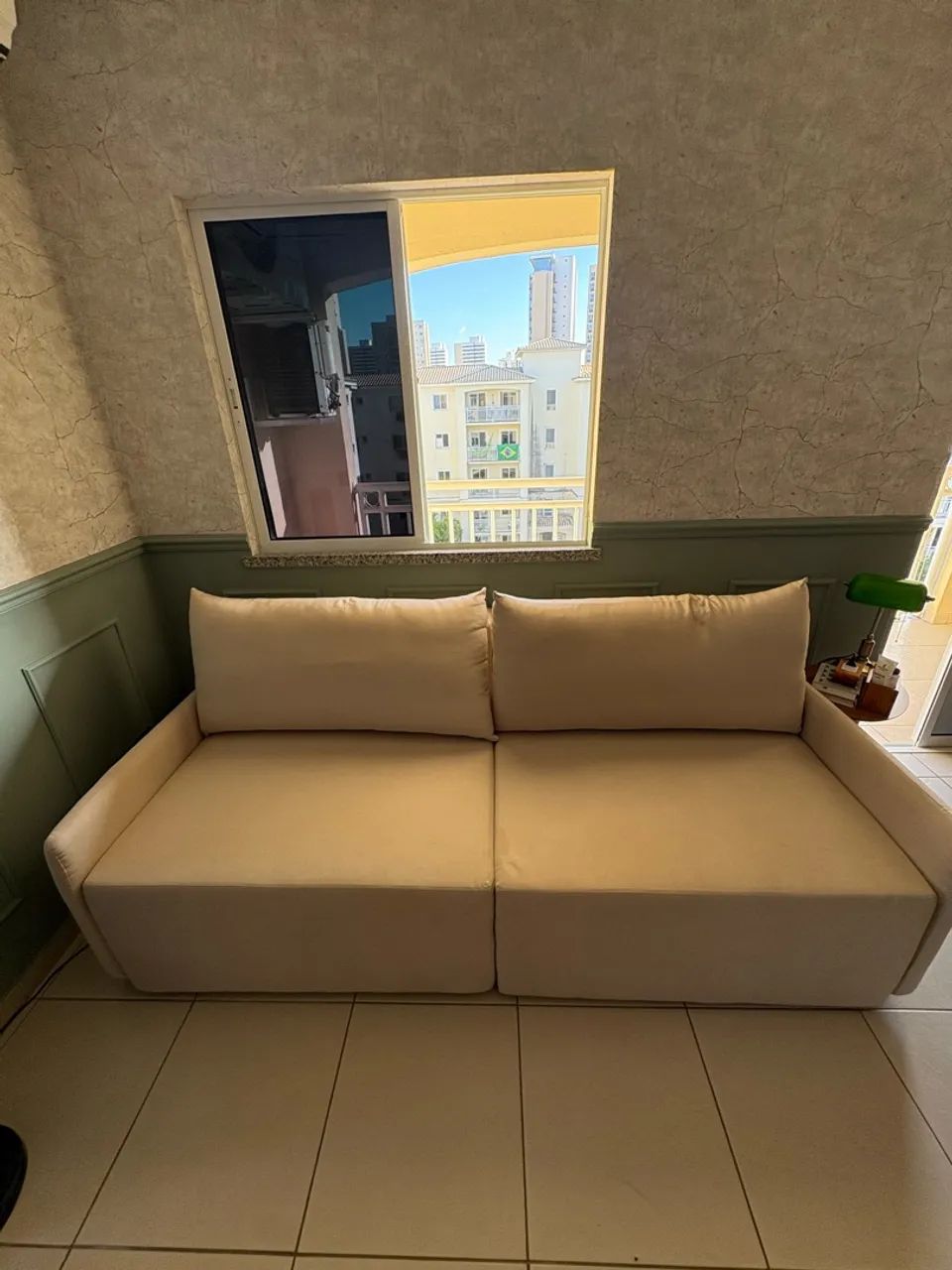 Sofá 4 lugares / 2,20M / 1 ano de uso / Perfeito estado / Com manta  - Foto 2